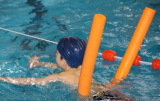 Ako naučiť dieťa plávať: Tipy od skúseného trénera
